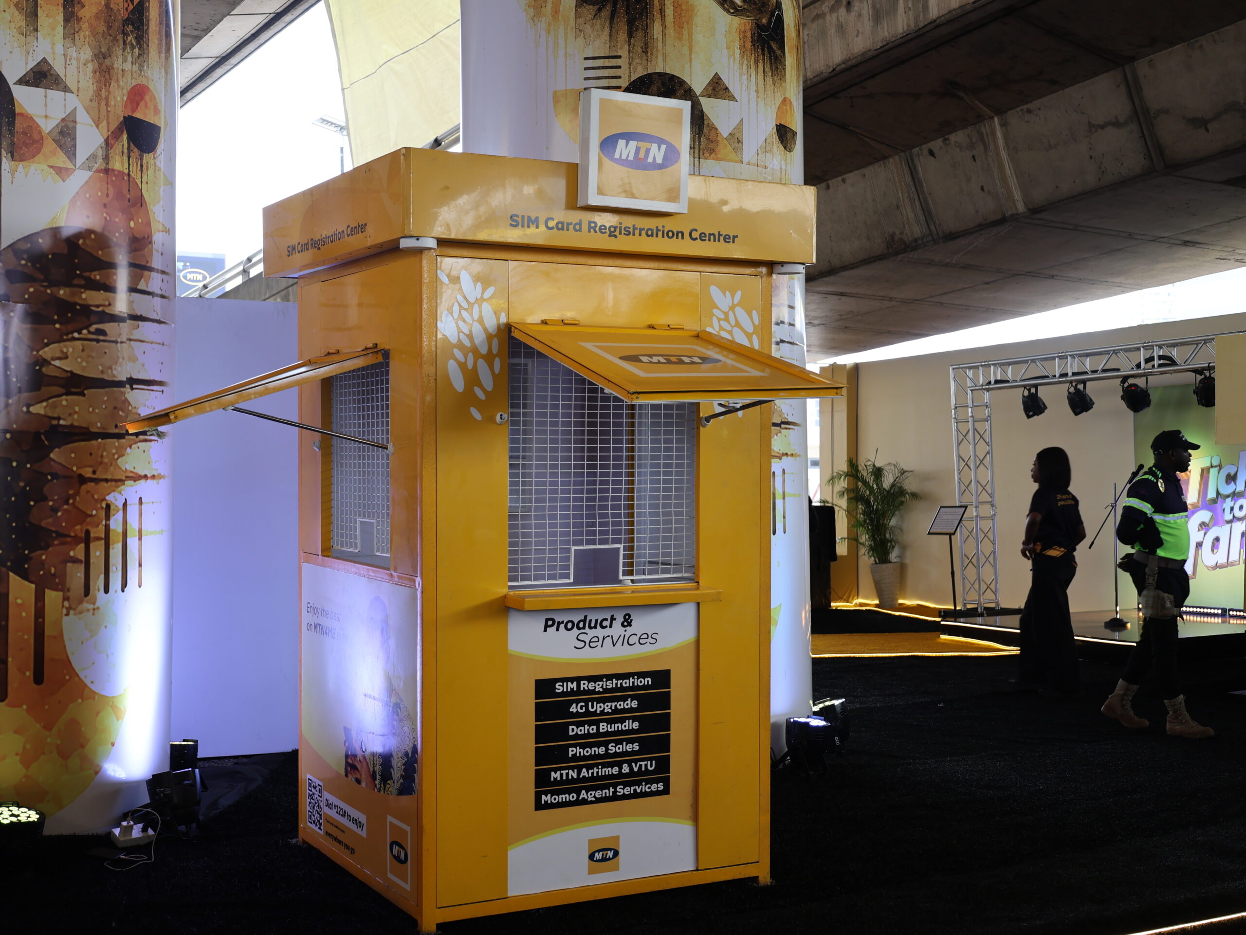 Oxgital documents MTN Nigeria’s brand heritage through photography of its traditional customer service kiosk, highlighting the evolution of the company’s telecommunications services over 25 years.